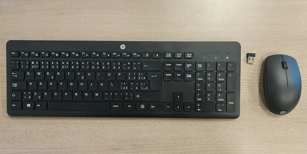 Bezdrôtová klávesnica a myš HP 230 - čierna