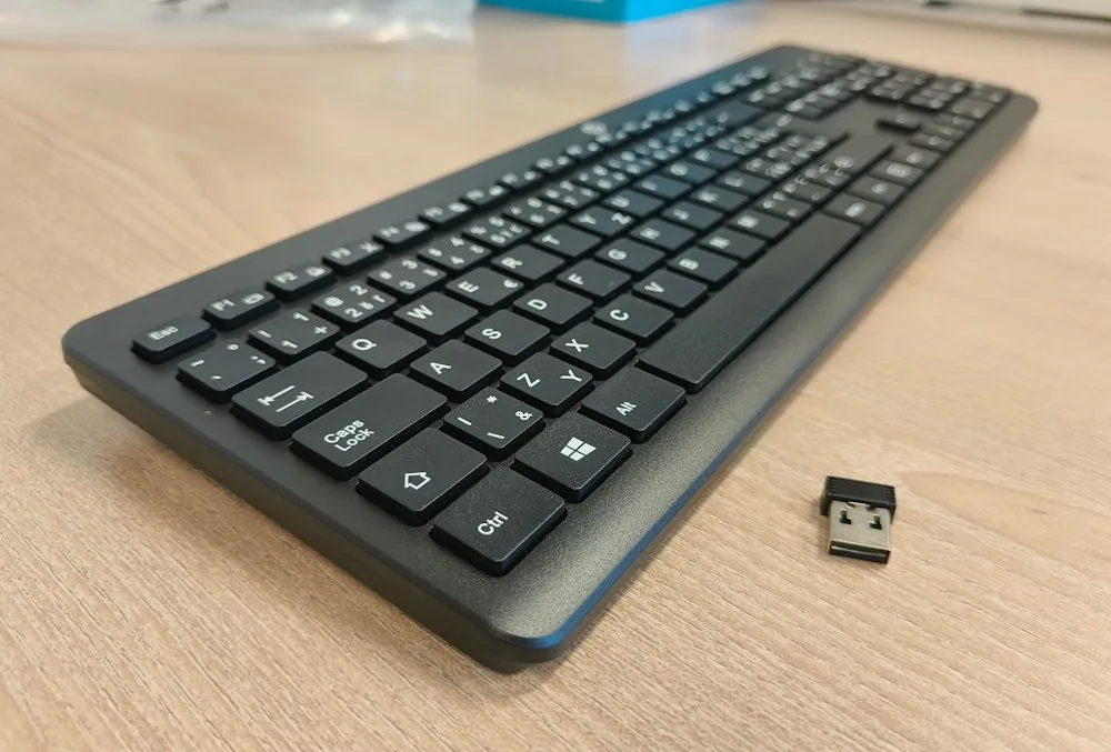HP 230 Klávesnice bezdrátová CZ/SK, černá klasická, 2.4 [GHz]