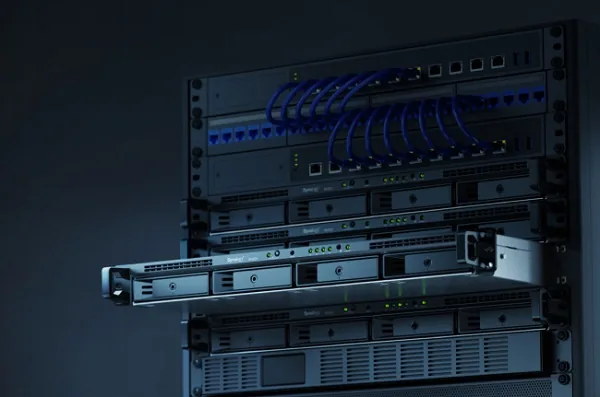 Synology RackStation RS422+ - Server NAS - 4 zásuvky - k upevnění na regál - SATA 6Gb/s - RAID 0, 1, 5, 6, 10, JBOD - RAM 2 GB - Gigabit Ethernet - iSCSI podpora - 1U