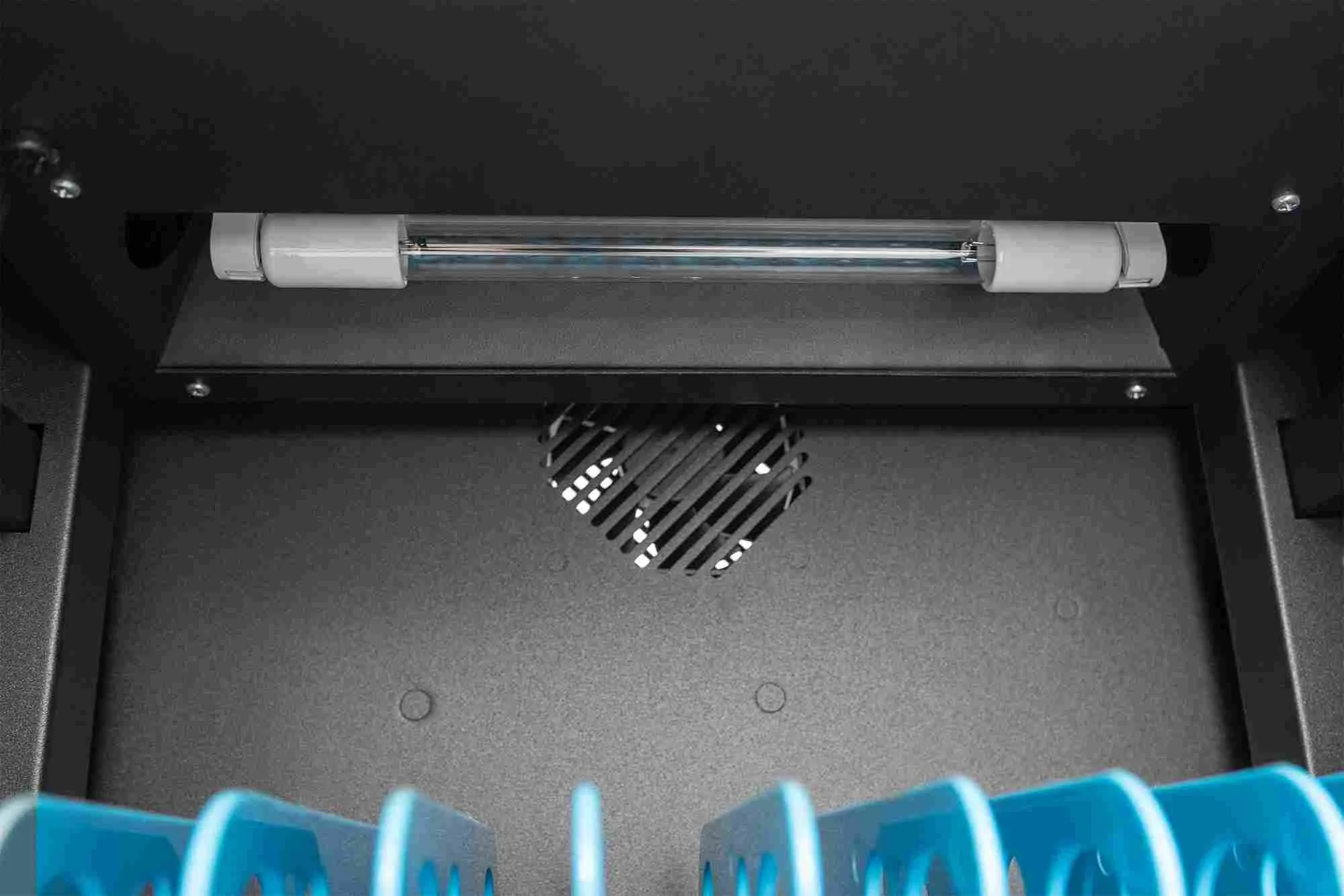 DIGITUS mobilní stolní nabíjecí skříňka pro tablety do 14 palců, 10 zařízení. UV-C, USB-C ( až 20W na zařízení