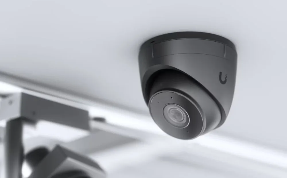 Ubiquiti UniFi G5 Ultra - Síťová bezpečnostní kamera - otočná - venkovní - tamper-proof / weatherproof - barevný (Den a noc) - 4 MP - 2688 x 1512 - 2K - pevné ohnisko - audio - LAN 10/100 - PoE
