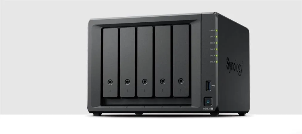 Synology Disk Station DS1525+ - Server NAS - 5 zásuvky - SATA 6Gb/s - HDD - RAID JBOD, 0, 1, 5, 6, 10 - RAM 8 GB - Gigabit Ethernet / 2.5 Gigabit Ethernet - iSCSI podpora