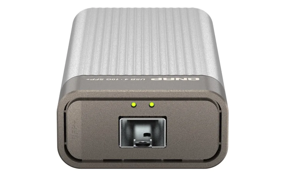 QNAP QNA-UC10G1SF- adaptér USB-C 4 (podpora Thunderbolt 3 a 4) na 10GbE SFP+ (pasivní chlazení)