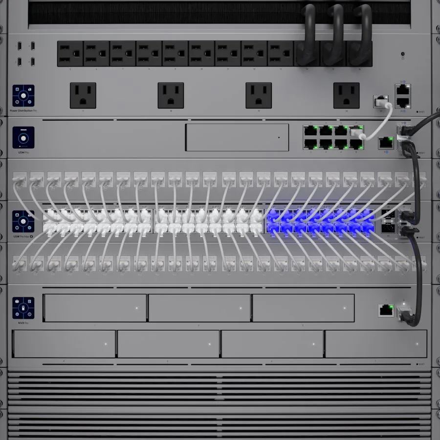 Ubiquiti UniFi - Patch kabel - RJ-45 (M) do RJ-45 (M) - 30 cm - 2.5 mm - CAT 6 - lisovaný, Etherlighting technology, nano-thin - bílá
