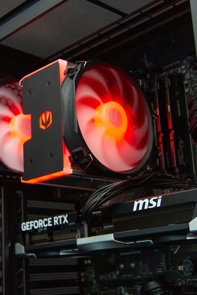 HAL3000 Alfa Gamer Pro Ti AMD Ryzen 7 7800X3D 32GB DDR5 RTX 5070 Ti 2TB PCIe4 SSD WiFi W11