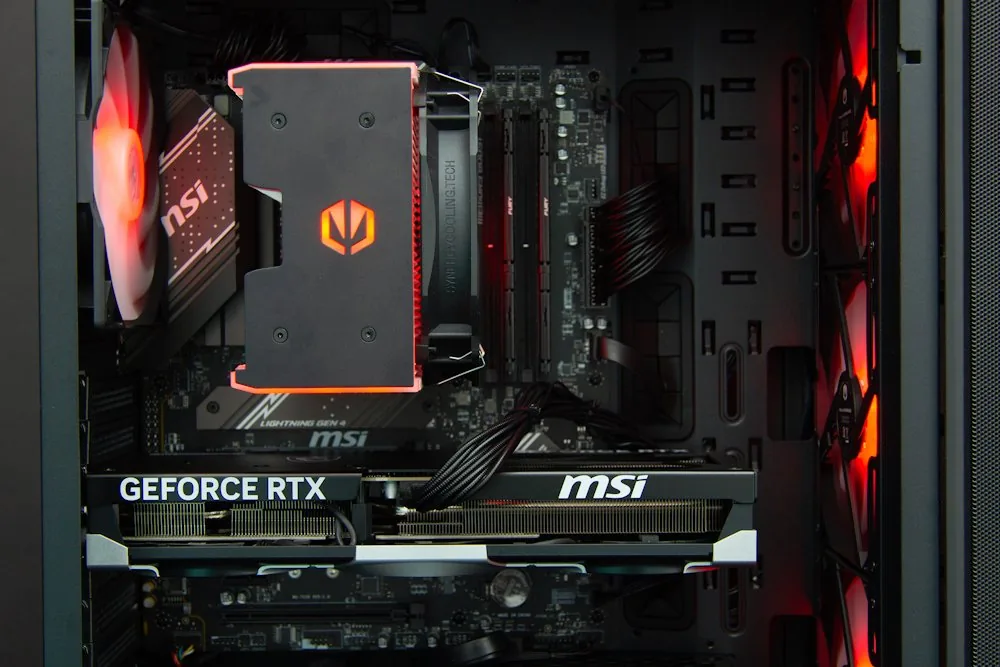 HAL3000 Alfa Gamer Pro Ti AMD Ryzen 7 7800X3D 32GB DDR5 RTX 5070 Ti 2TB PCIe4 SSD WiFi W11