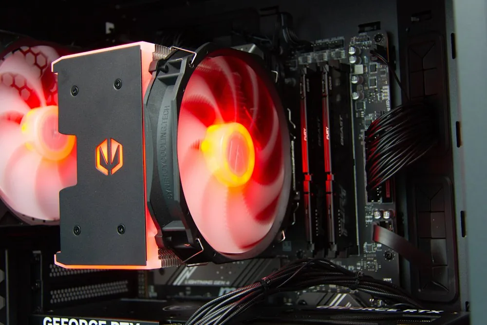 HAL3000 Alfa Gamer Pro Ti AMD Ryzen 7 7800X3D 32GB DDR5 RTX 5070 Ti 2TB PCIe4 SSD WiFi W11