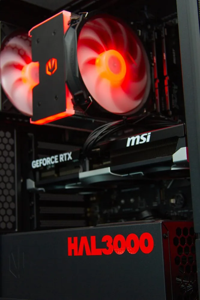 HAL3000 Alfa Gamer Pro Ti AMD Ryzen 7 7800X3D 32GB DDR5 RTX 5070 Ti 2TB PCIe4 SSD WiFi W11