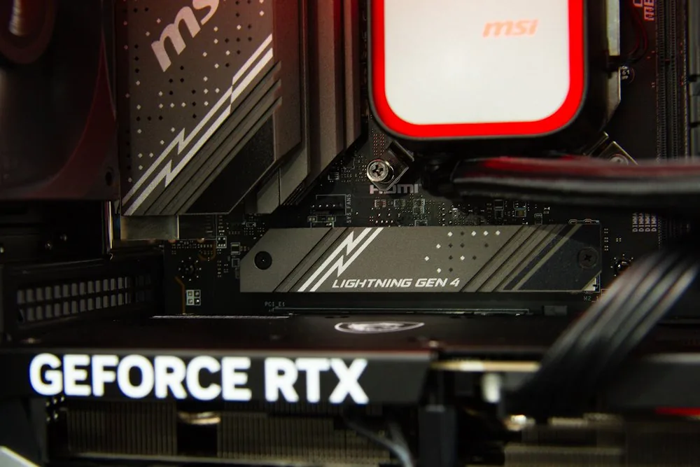HAL3000 Master Gamer Elite Ti Intel i7-14700F 32GB DDR5 RTX 5070 Ti 2TB PCIe4 SSD WiFi W11
