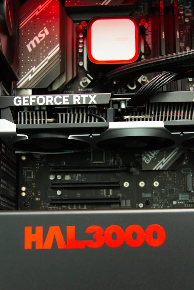 HAL3000 Master Gamer Elite Ti Intel i7-14700F 32GB DDR5 RTX 5070 Ti 2TB PCIe4 SSD WiFi W11