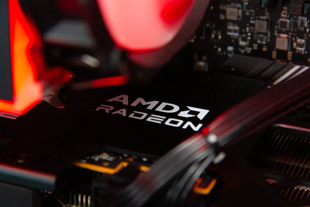 HAL3000 Alfa Gamer Pro XT AMD Ryzen 7 7800X3D 32GB DDR5 RX 9070 XT 2TB PCIe4 SSD WiFi W11
