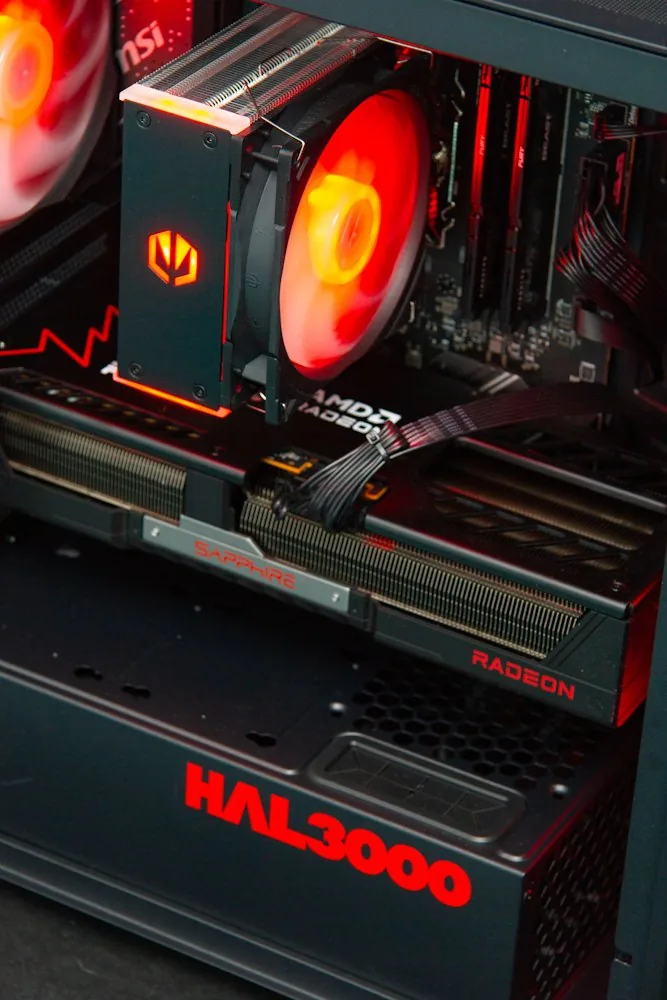 HAL3000 Alfa Gamer XT AMD Ryzen 5 7600 32GB DDR5 RX 9070 XT 2TB PCIe4 SSD WiFi W11