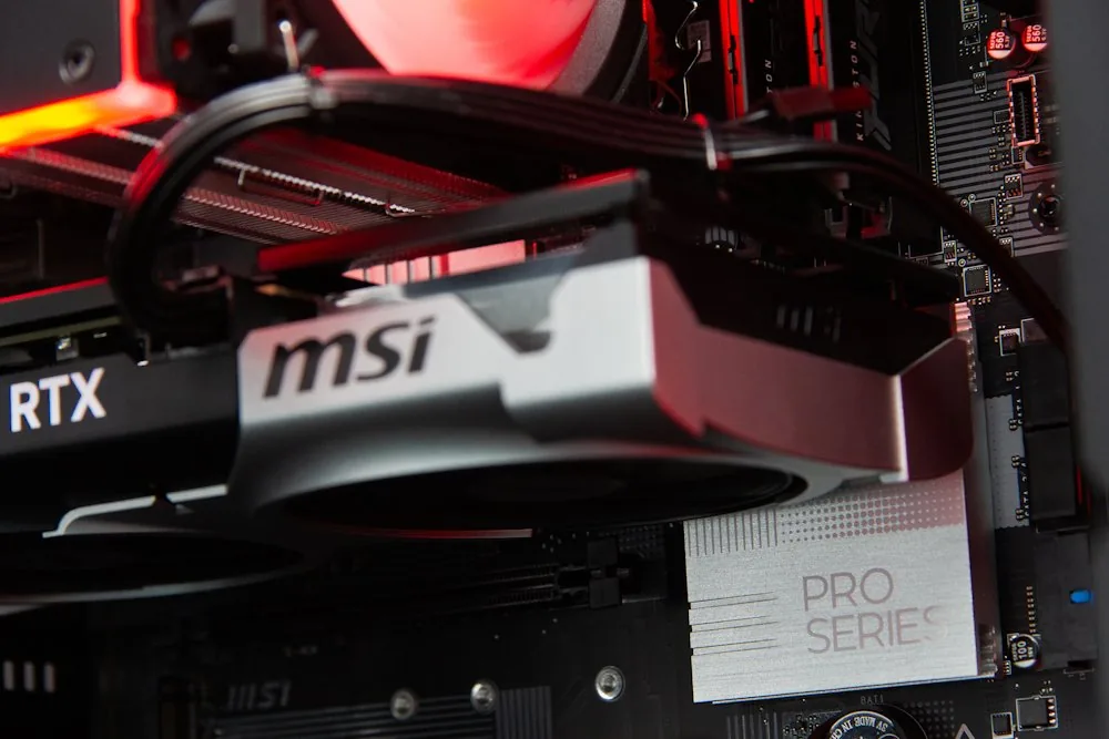 HAL3000 MČR Finale Pro AMD Ryzen 5 7600 32GB DDR5 RTX 5060 Ti 16G 1TB PCIe4 SSD WiFi W11