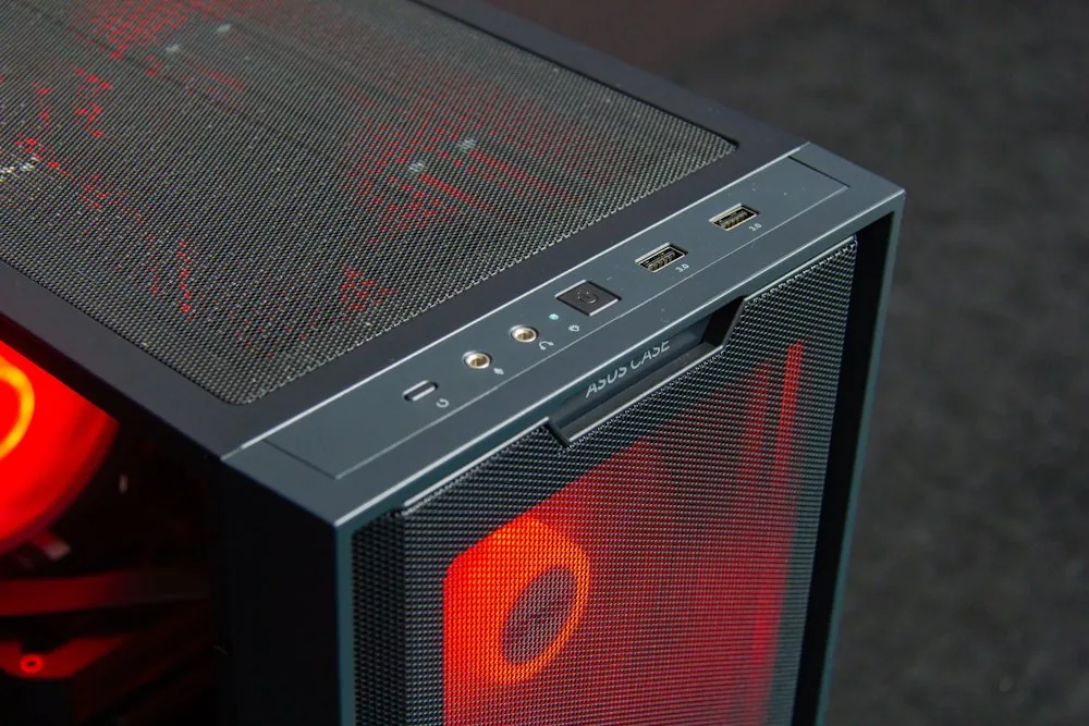HAL3000 Alfa Gamer Pro AMD Ryzen 7 7700 32GB DDR5 RTX 5070 1TB PCIe4 SSD WiFi W11
