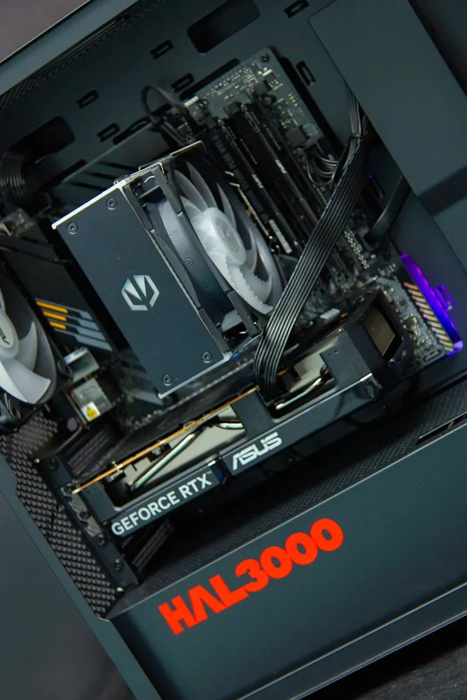 HAL3000 Online Gamer AMD Ryzen 5 5600 32GB DDR4 RTX 5060 1TB PCIe4 SSD WiFi W11