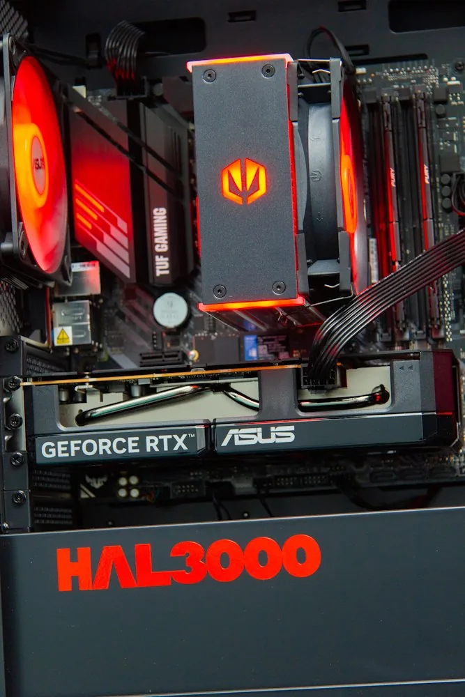 HAL3000 Online Gamer AMD Ryzen 5 5600 32GB DDR4 RTX 5060 1TB PCIe4 SSD WiFi W11