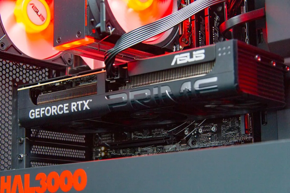 HAL3000 Online Gamer AMD Ryzen 5 7600 32GB DDR5 RTX 5060 Ti 16G 1TB PCIe4 SSD WiFi W11