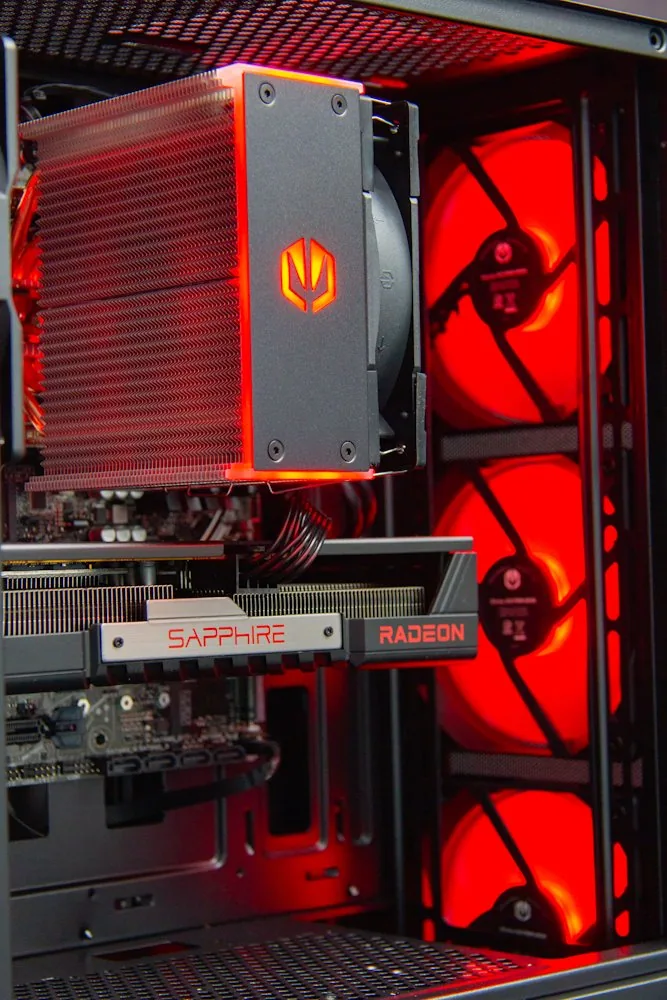 HAL3000 MČR Finale Elite AMD Ryzen 7 7700 32GB DDR5 RX 9060 XT 16G 1TB PCIe4 SSD WiFi W11