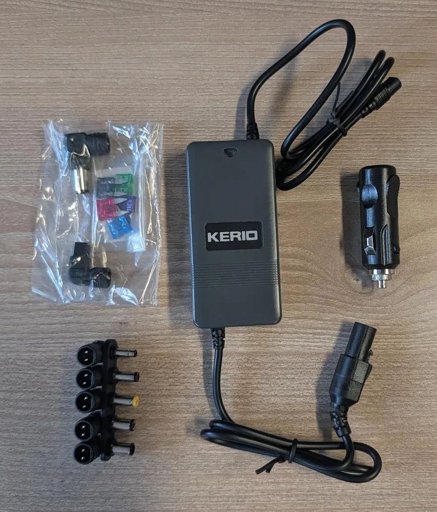 EUROCASE univerzální napájecí adaptér pro NB do auta 90W USB