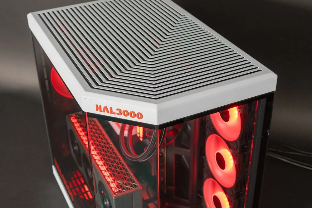 HAL3000 Alfa Gamer Nitro Panda AMD Ryzen 7 9800X3D 32GB DDR5 RX 9070 XT 2TB PCIe4 SSD WiFi W11
