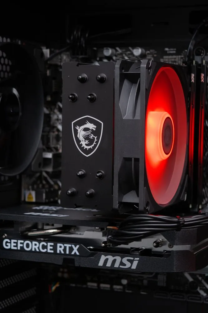 HAL3000 MEGA Gamer Pro Intel i5-12400F 16GB DDR4 RTX 5060 1TB PCIe4 SSD W11