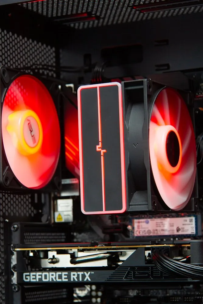 HAL3000 Online Gamer AMD Ryzen 5 5600 16GB DDR4 RTX 5050 1TB PCIe4 SSD WiFi W11