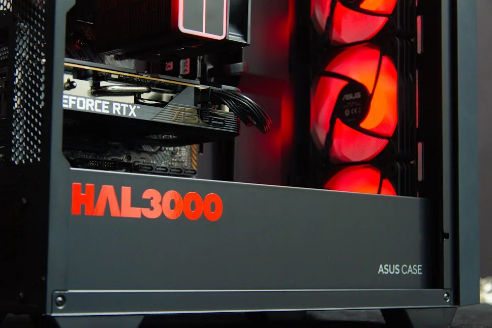 HAL3000 Online Gamer AMD Ryzen 5 5600 16GB DDR4 RTX 5050 1TB PCIe4 SSD WiFi W11
