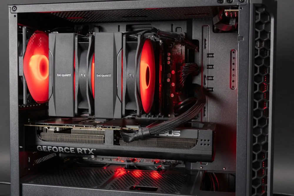 HAL3000 Master Gamer Pro-K Intel Core Ultra 5 250KF 32GB DDR5 RTX 5070 1TB PCIe4 SSD WiFi W11