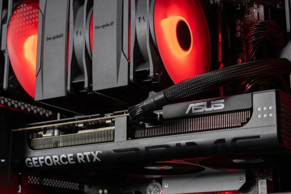HAL3000 Master Gamer Pro-K Intel Core Ultra 5 250KF 32GB DDR5 RTX 5070 1TB PCIe4 SSD WiFi W11