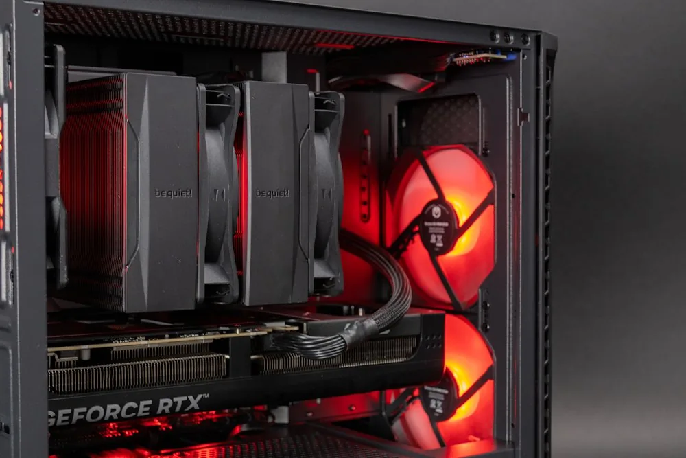 HAL3000 Master Gamer Pro-K Intel Core Ultra 5 250KF 32GB DDR5 RTX 5070 1TB PCIe4 SSD WiFi W11