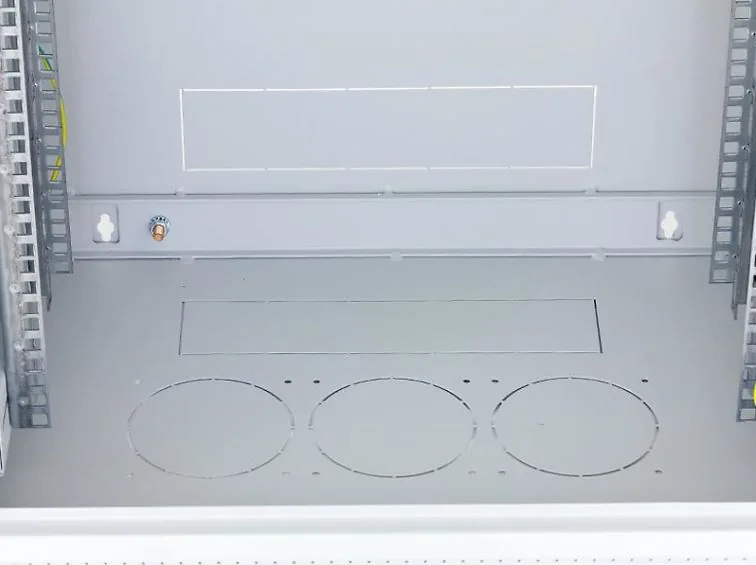 TRITON 19" jednodílný rozvaděč 9U 600mm, odnímatelné boční kryty, černý