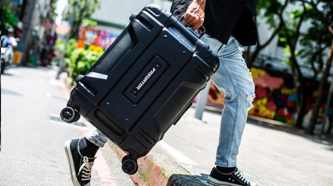 ACER Cestovní kufr Predator Robust Luggage 22",polykarbonát,54l,TSA kombinační zámek,2 kapsy,černá