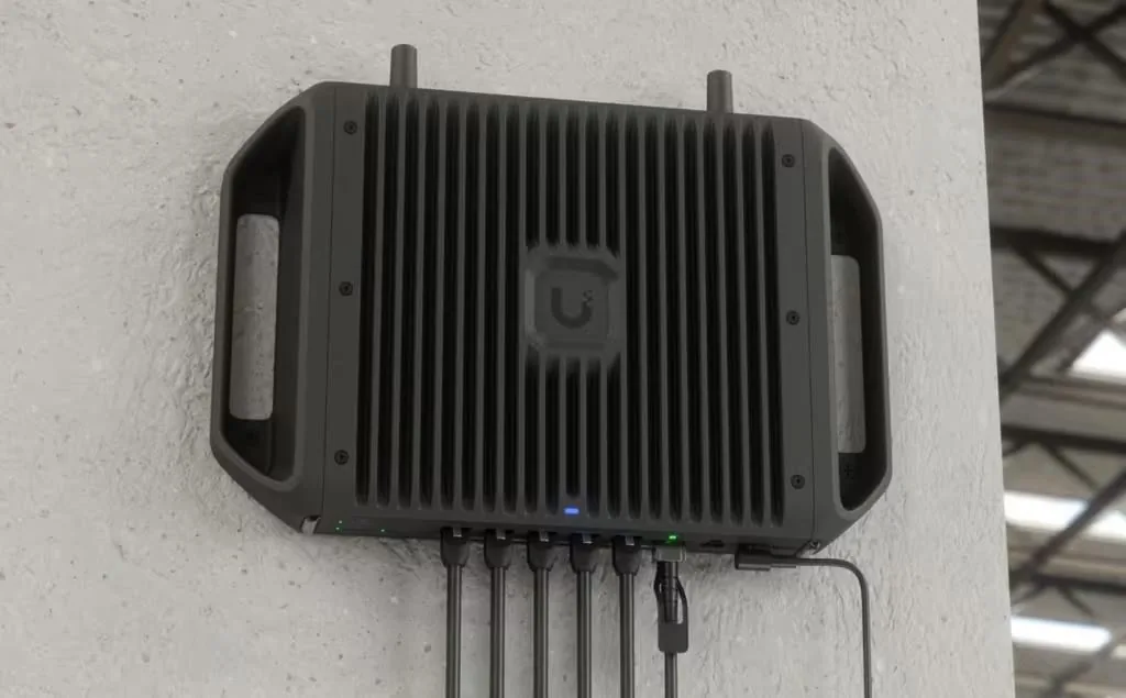Ubiquiti UniFi Cloud Gateway, Odolná brána s 10 GbE a 350W PoE, WiFi 7