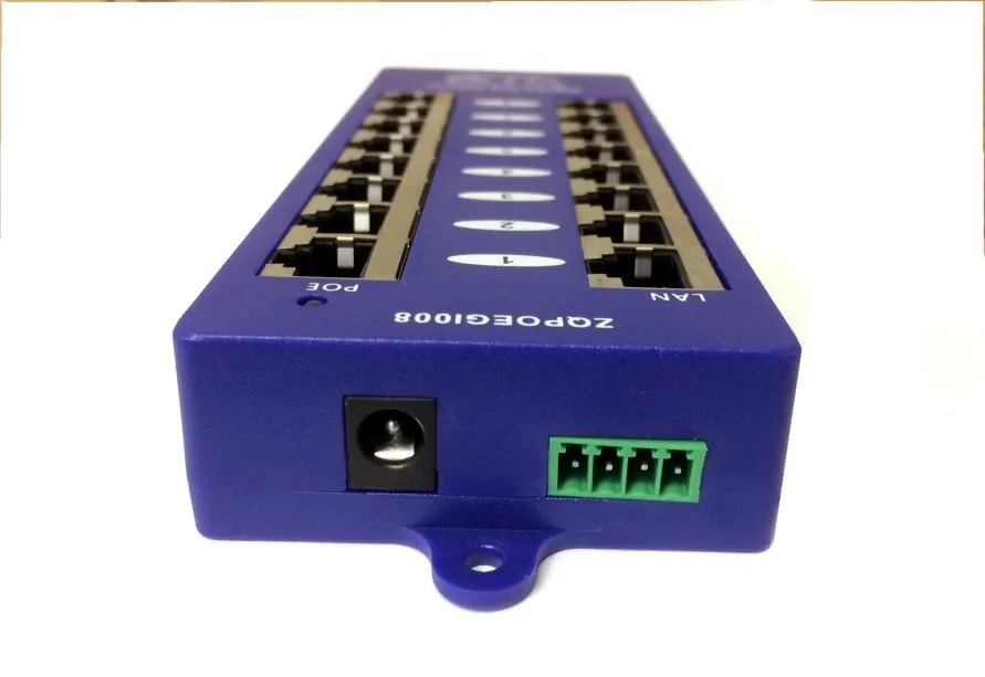 Gigabitový stíněný 8-portový PoE panel